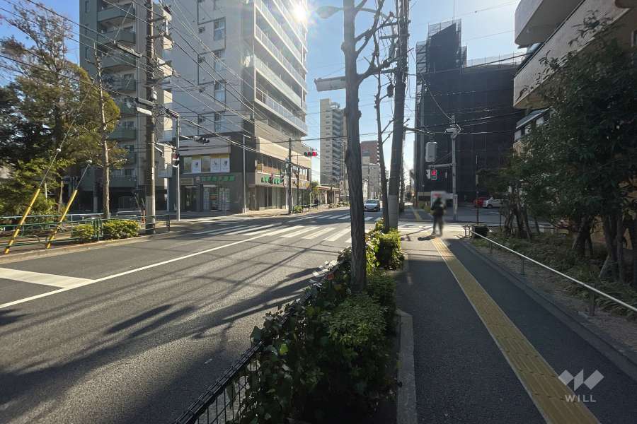 敷地南側の前面道路