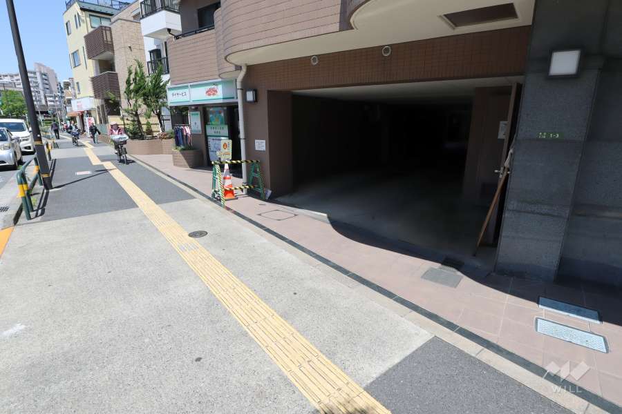 駐車場の出入り口