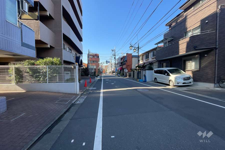 敷地北側の前面道路