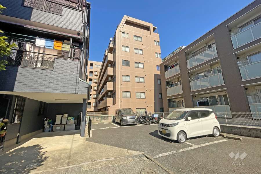 クレアトール綾瀬の外観（南西側から）