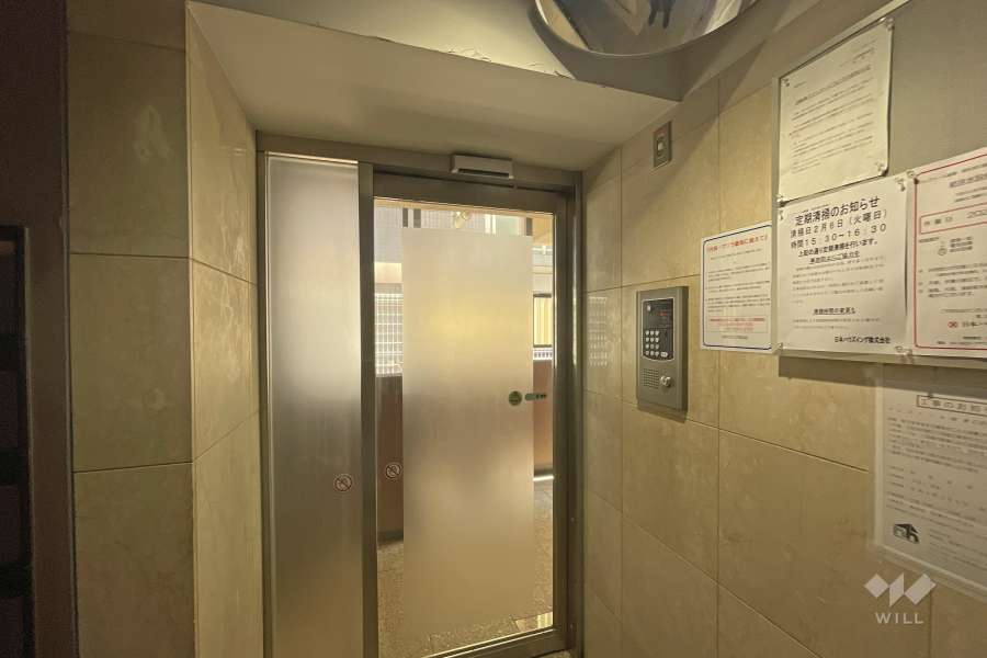 エントランスはオートロック付きです。