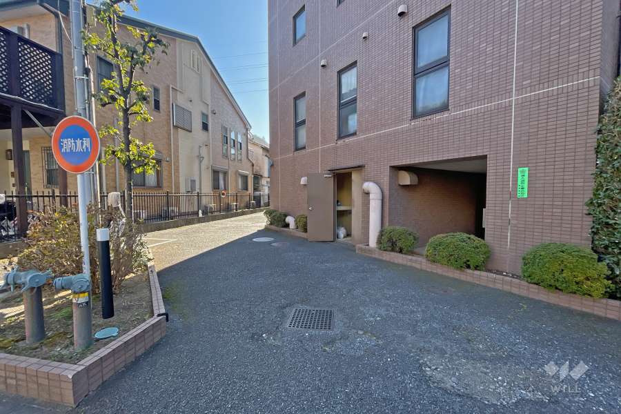 敷地内駐車場（屋外平面式）の出入り口