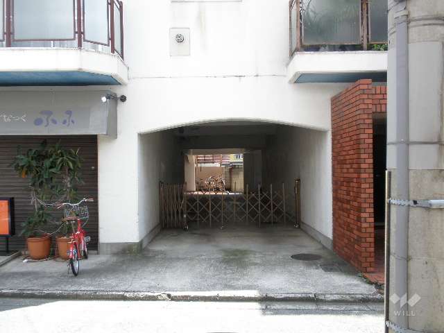 駐輪場入り口