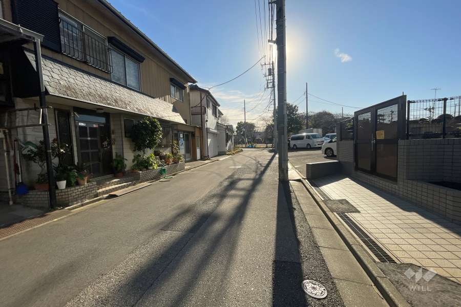 敷地南東側の前面道路
