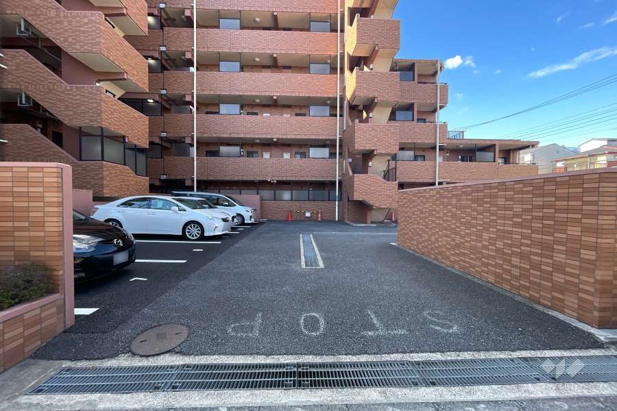 敷地内駐車場（屋外平面式）