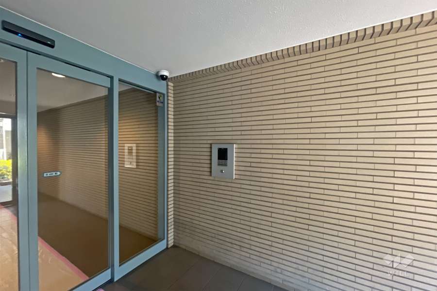 エントランスはオートロック付きです。