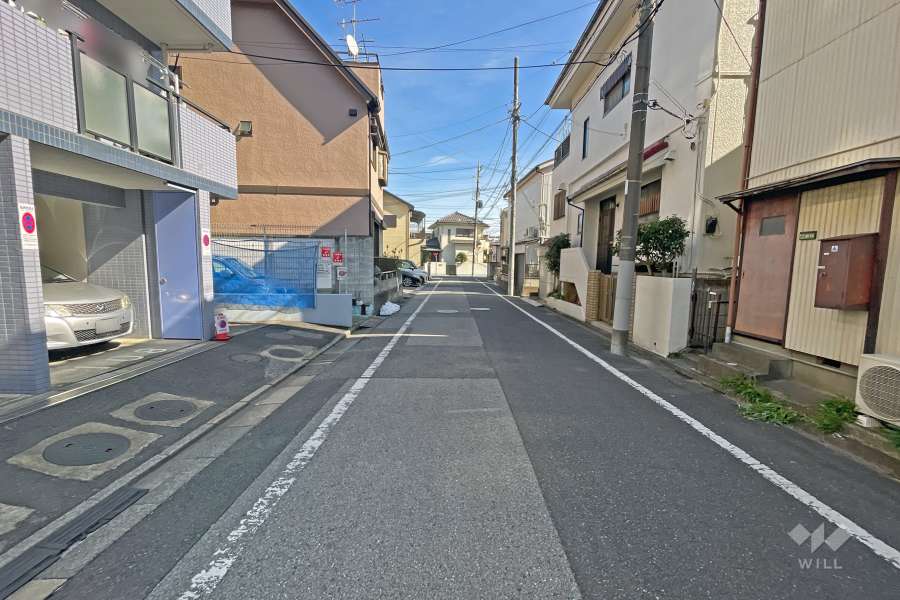敷地南側前面道路（西側から）