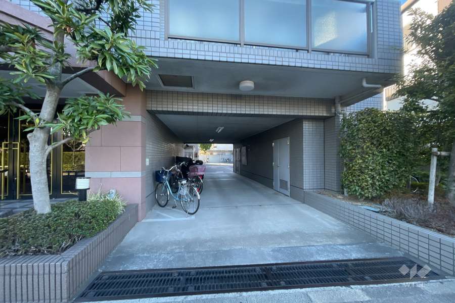 駐車場の出入り口