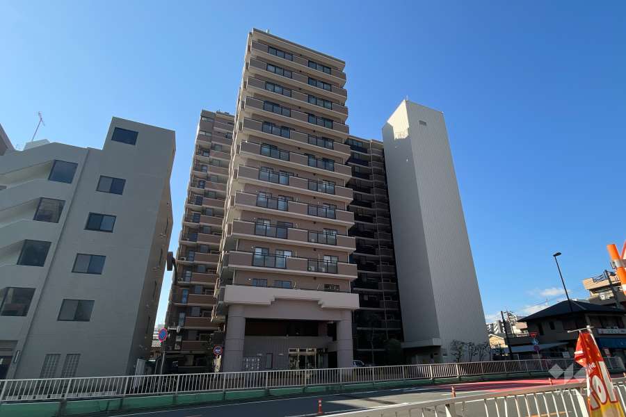 朝日パリオ北千住の外観（北東側から）