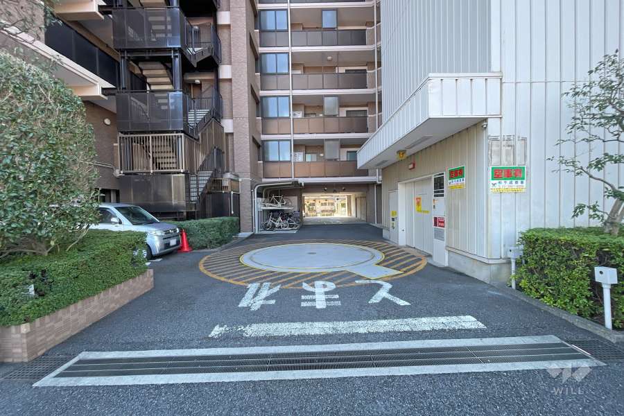 敷地内駐車場（タワー式）