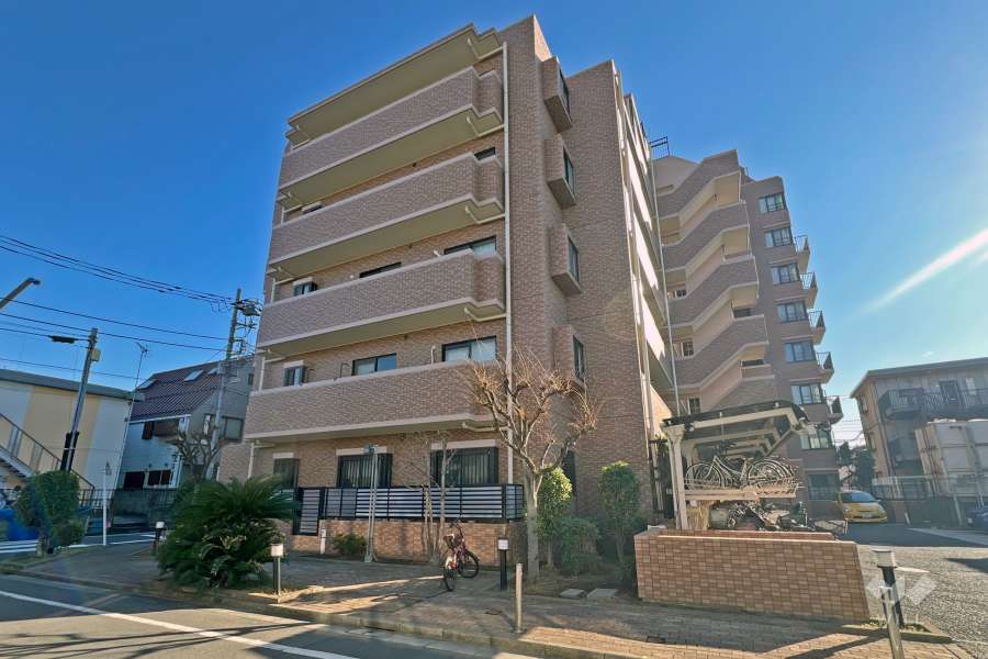 ライオンズガーデン西新井大師弐番館の外観（北西側から）