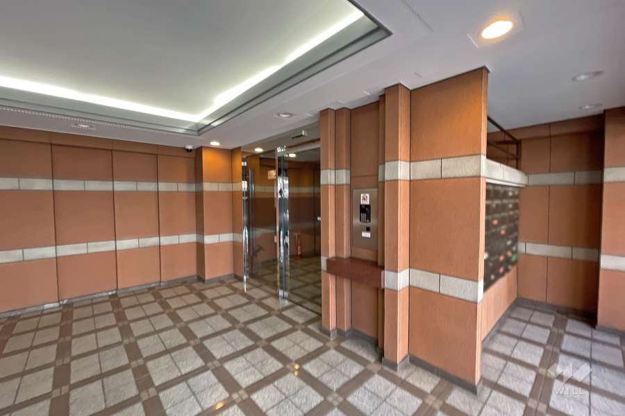 エントランスはオートロック付きです。