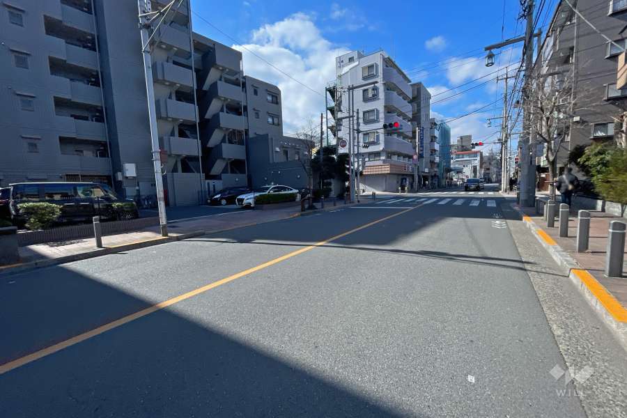 敷地北側の前面道路（東側から）