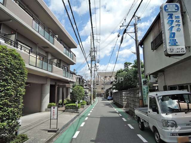 敷地南側の前面道路
