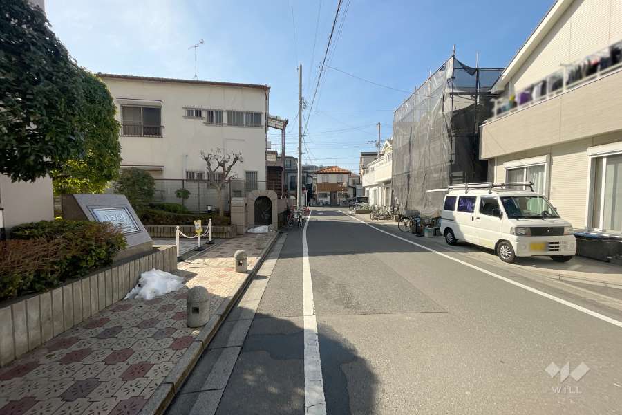 敷地北側の前面道路