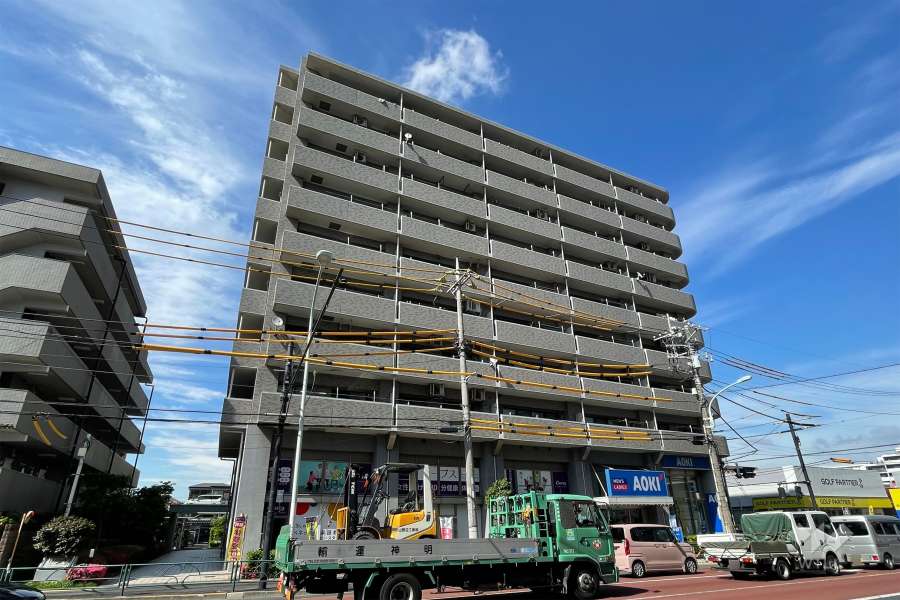 レクセルマンション北綾瀬の外観（南西側から）