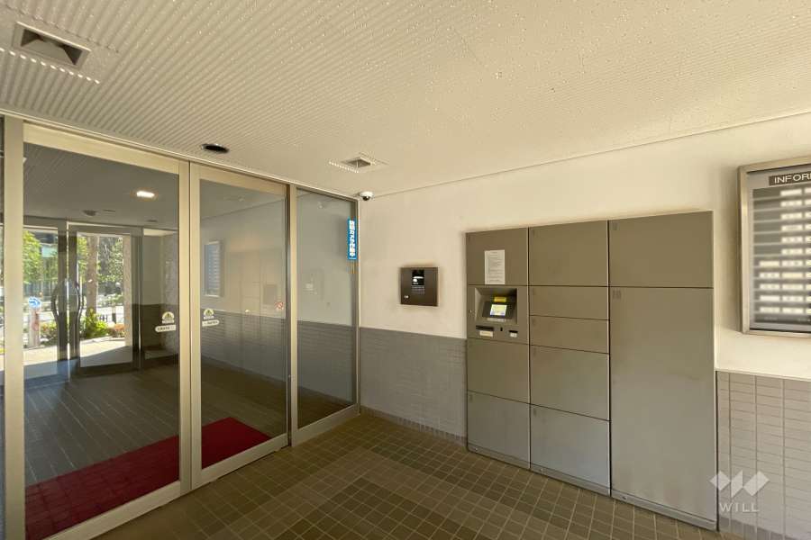 エントランスはオートロック付きです。