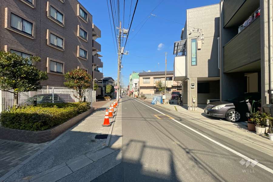 敷地北東側の前面道路　