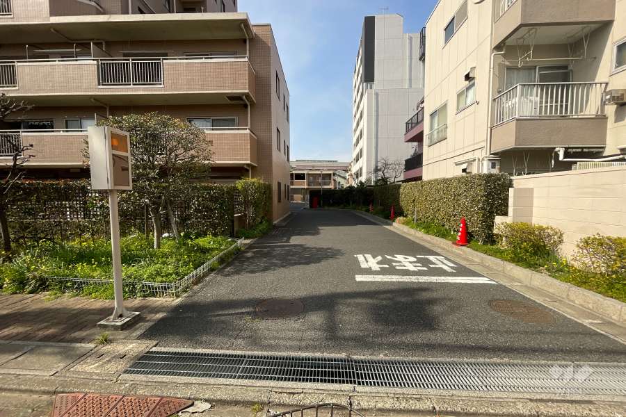 駐車場の出入り口