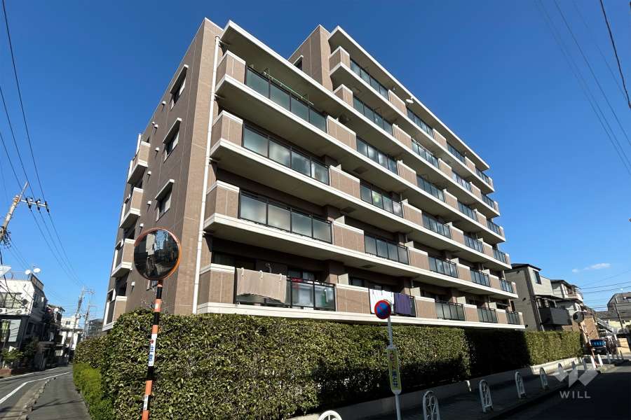 ファミール梅島の外観（南西側から）