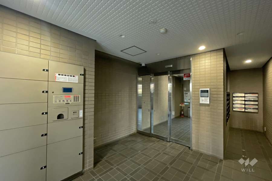 エントランスはオートロック付きです。