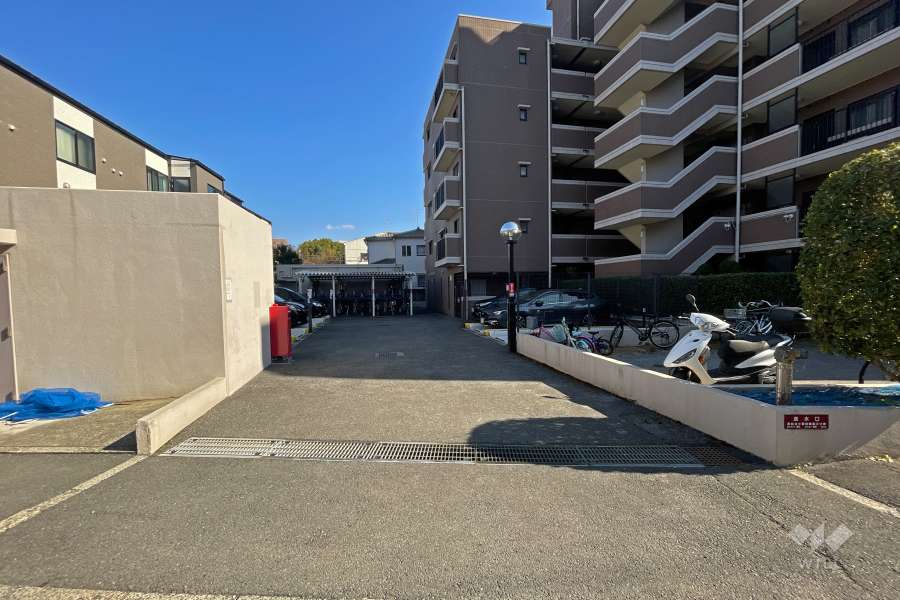 駐車場の出入り口