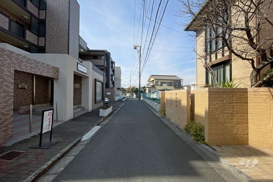 敷地北側の前面道路