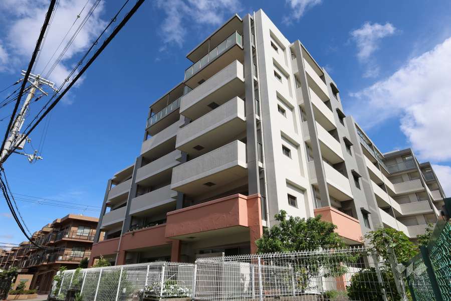ユニ・アルス池田天神プレジオの外観（南東側から）