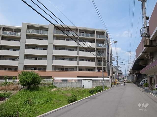 敷地の北側には阪急宝塚線が走っています。