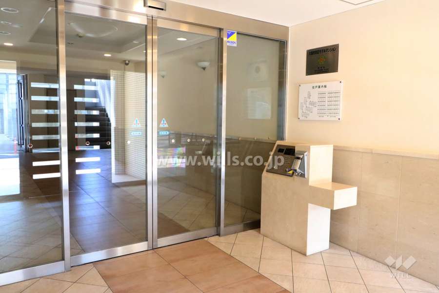 エントランスはオートロック付きです。