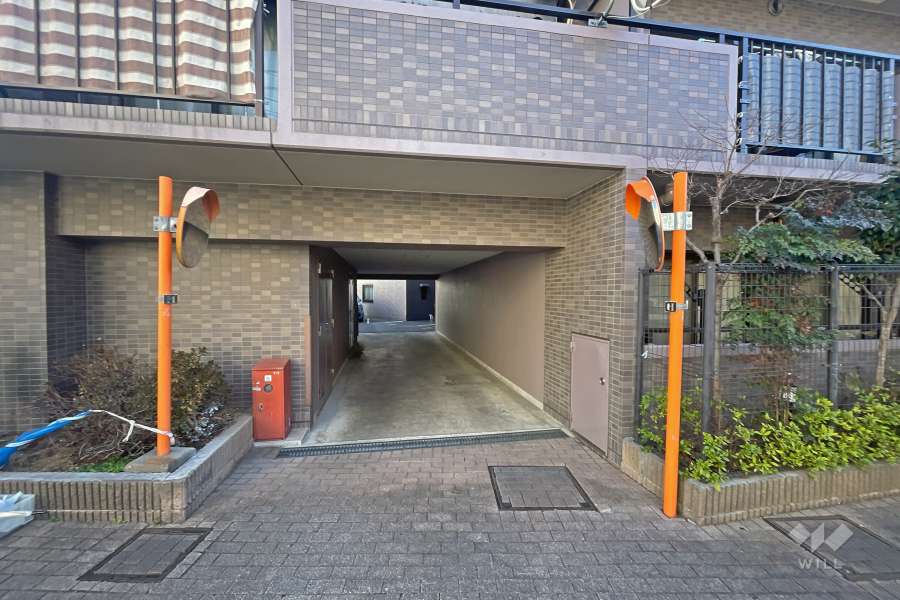 駐車場出入り口