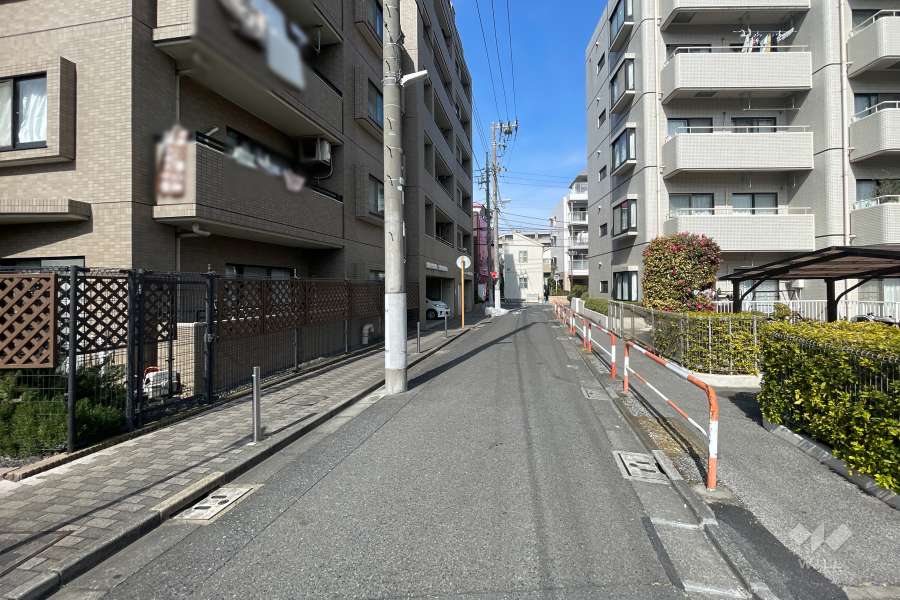 敷地東側の前面道路