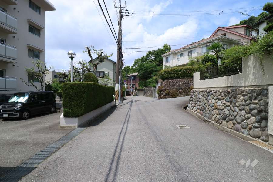 敷地北側の前面道路