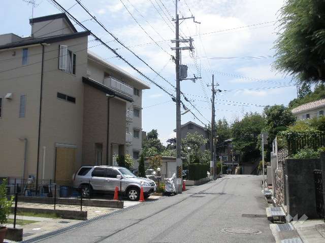 マンションの北側前面道路
