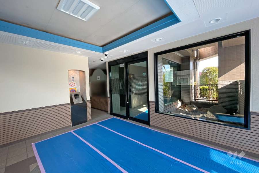 エントランスはオートロック付きです。