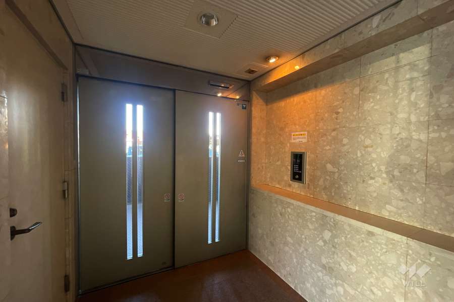 エントランスはオートロック付きです。