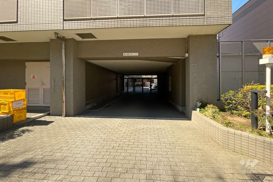 駐車場の出入り口