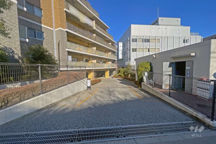 敷地内駐車場（屋内平面式）の出入り口