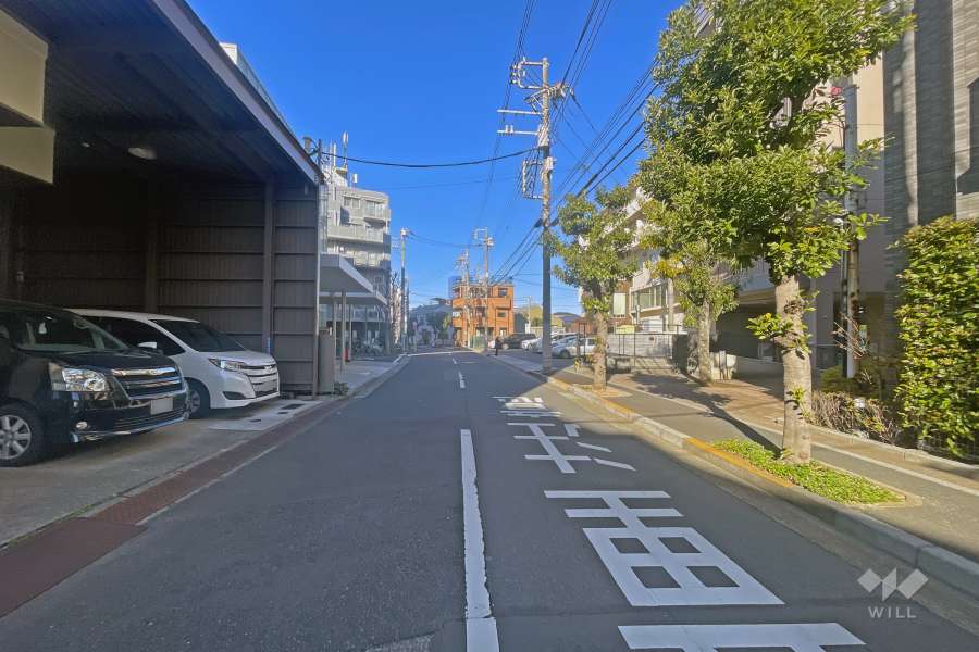 敷地南側前面道路（東側から）