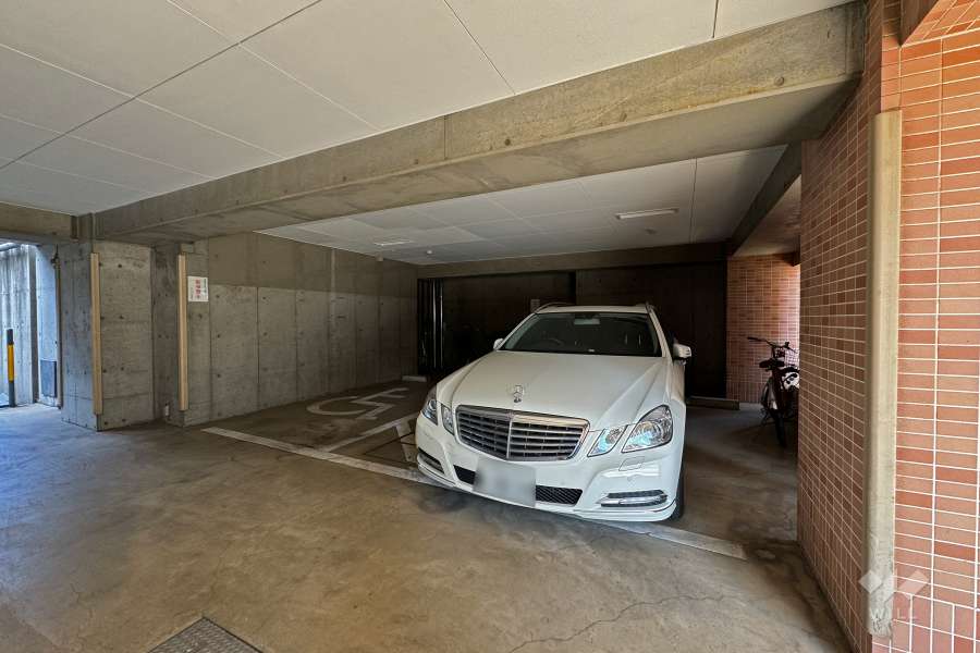 敷地内駐車場（屋内平面式）