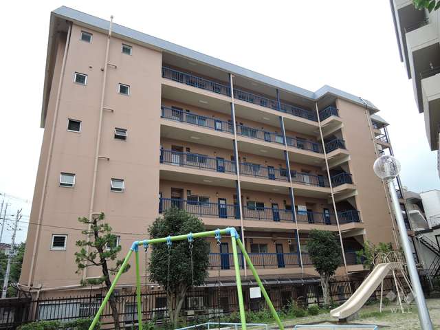 レインボーハイツの外観（北東側から）