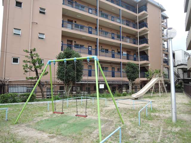 マンションの北側は公園があります。