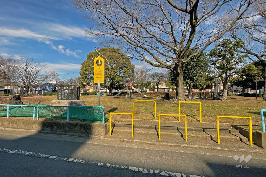 敷地に隣接した野耕地公園