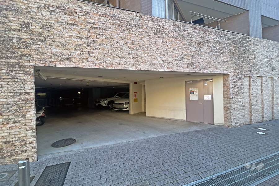 敷地内駐車場の出入り口（屋内平面式）