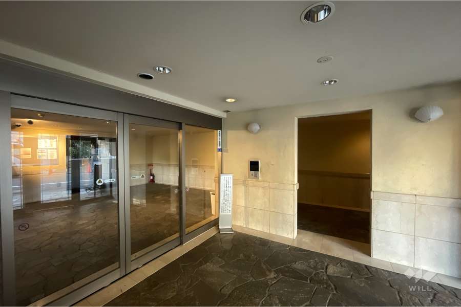 エントランスはオートロック付きです。