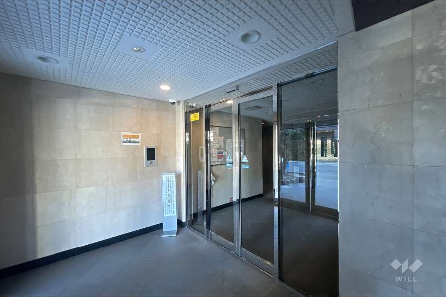 エントランスはオートロック付きです。