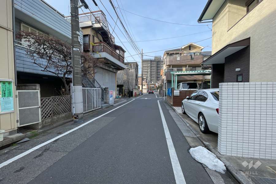 敷地西側の前面道路　