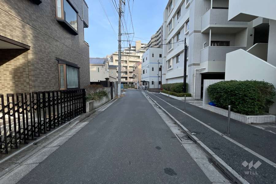 敷地北側の前面道路　
