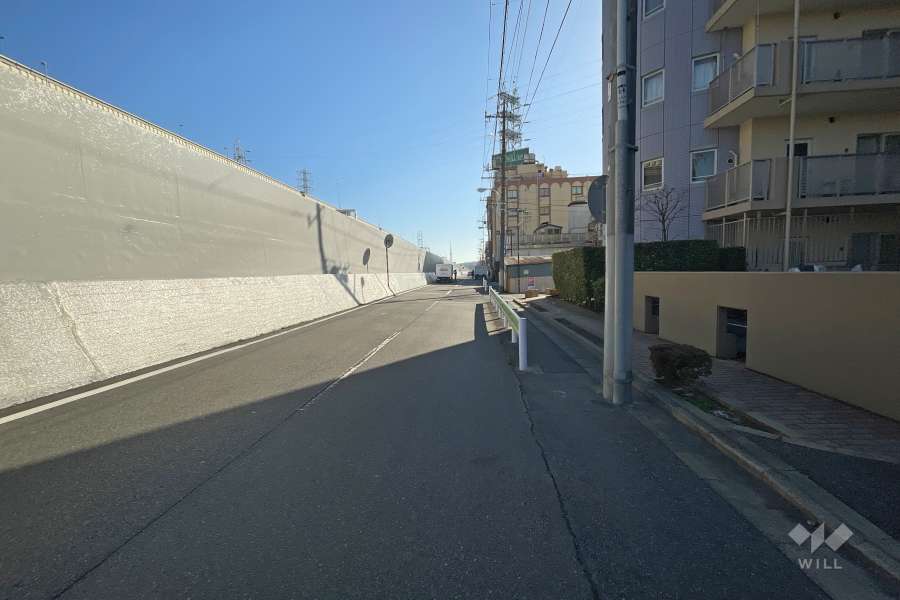 敷地東側の前面道路　