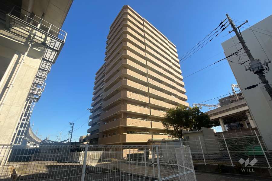 グランフラッツ千住旭町の外観（南西側から）